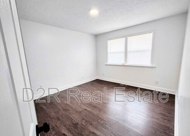 Building Photo - 7911 Southfield Dr