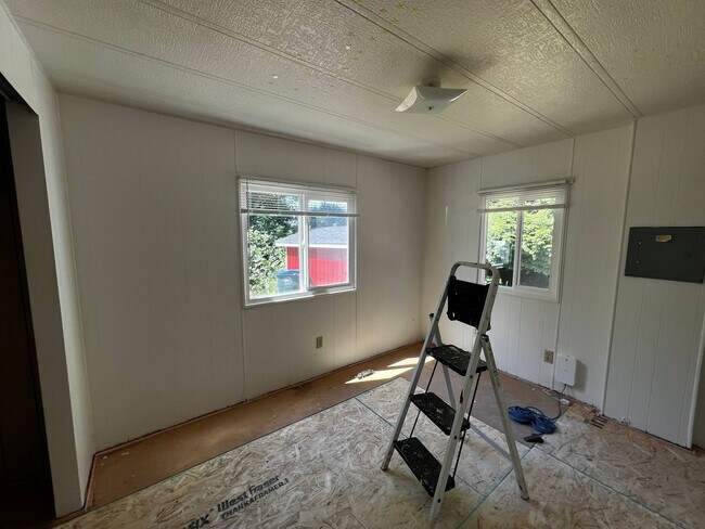 Building Photo - Remodeled 3BD 2BA in Ferndale!