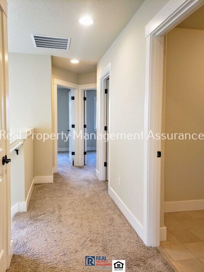 Building Photo - Charming Tudor-Style 4BR / 2.5BA Bethany Home Across from Bethany Creek Park