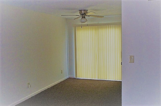 Building Photo - 902 Verdant Dr