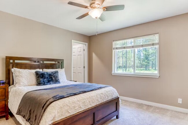 Building Photo - Fabulous Three Rivers Home on 1/2 acre!