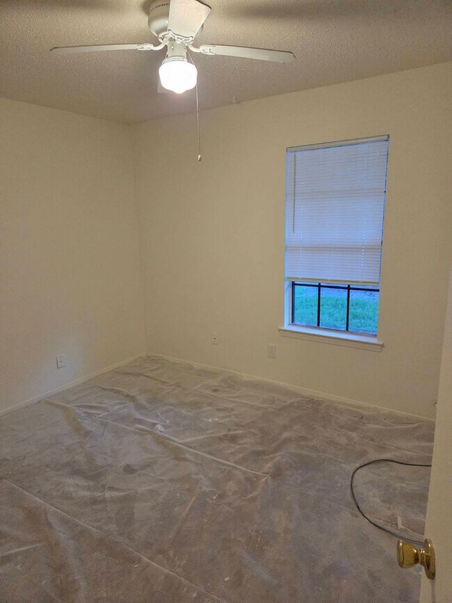 Building Photo - 3/2 in Claremont Subdivision