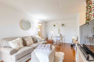 Building Photo - 3307 Valley Dr