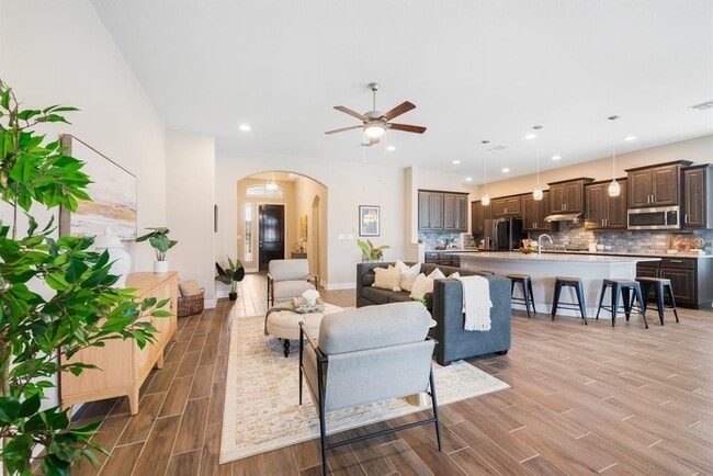 Building Photo - 521 Betony Lp