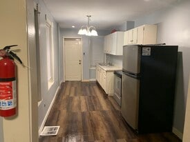 Building Photo - 627 Locust St