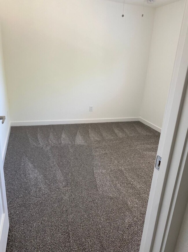 Building Photo - Louise