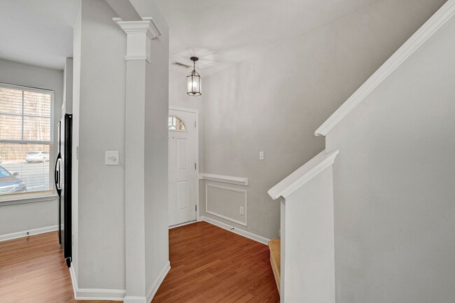 Building Photo - Cute and cozy townhome in Camden Park