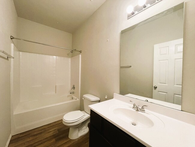 Building Photo - 10012 Wimbledon Ct