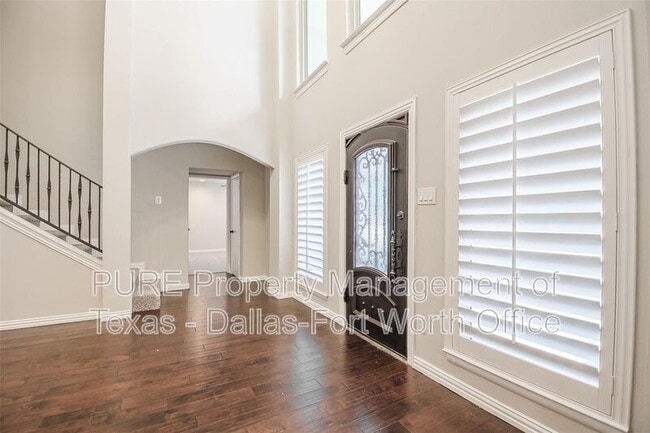 Building Photo - 3313 Country Club Rd