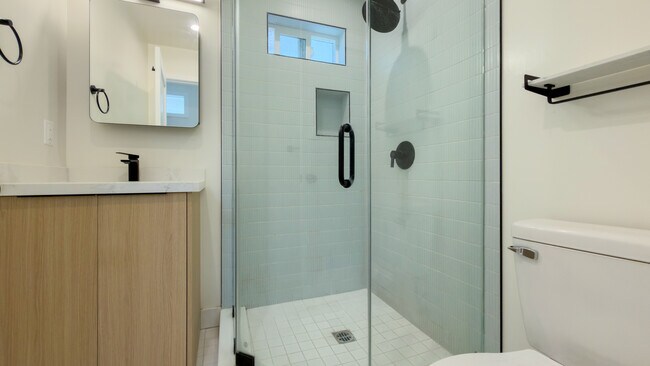 Building Photo - 1346  S Dunsmuir Ave -1/2