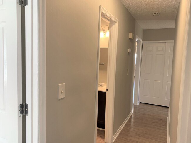 Building Photo - SW Large Brick Home, Updated Kitchen & Bathrooms, Wood Like Flooring, Fenced Yard!