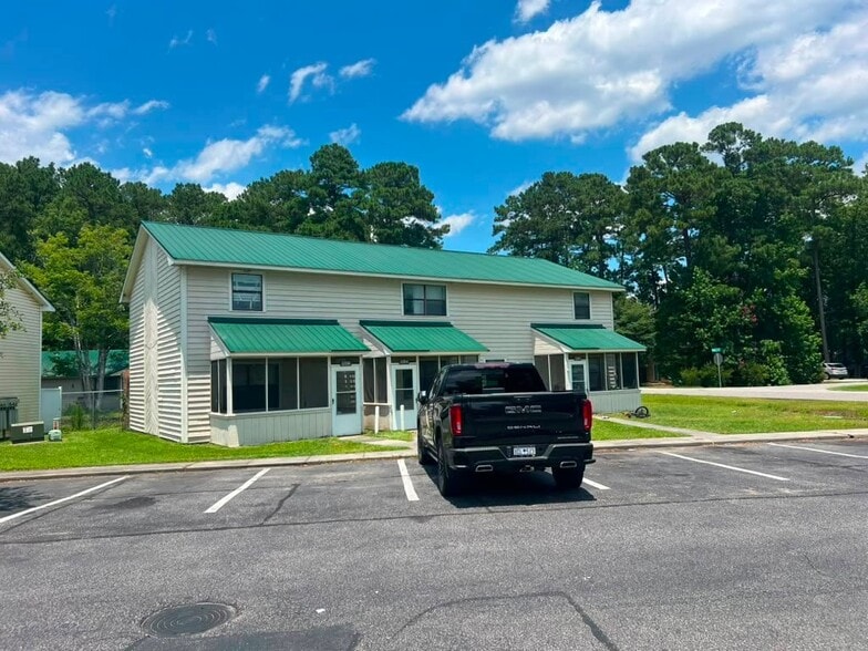 Building Photo - 1210 Shalom Dr