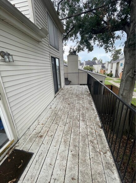 Front porch - 6401 Deihl Rd