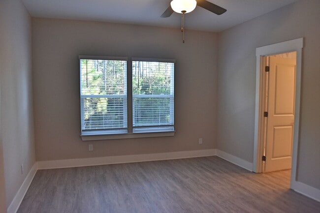 Building Photo - Available June 2025-Garage Unit Verandas a...