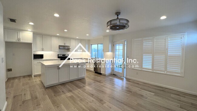 Building Photo - 8943 Cypress View Way