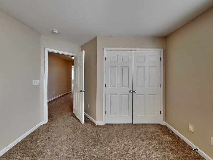 Building Photo - 142 W Cavendish Dr