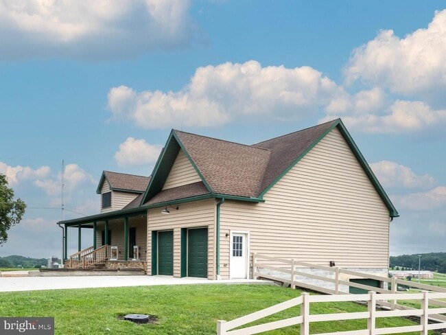 Building Photo - 42 Pine Grove Ln