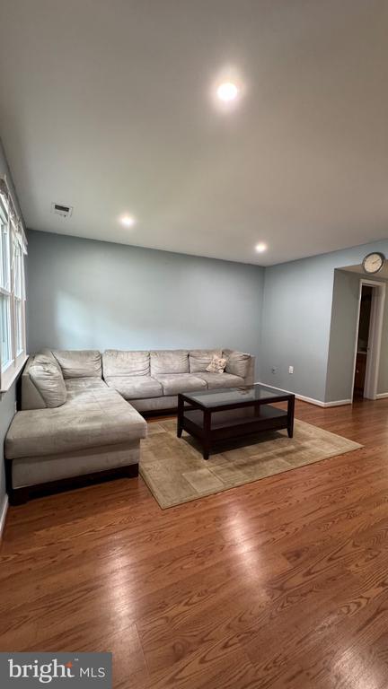Building Photo - 14582 Earlham Ct
