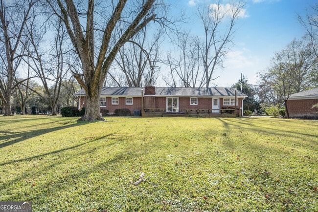 Building Photo - 741 East Ave