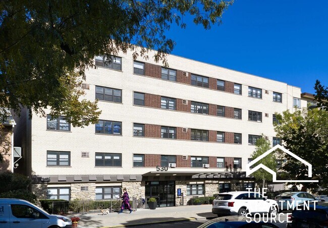 Building Photo - 530 W Aldine Ave