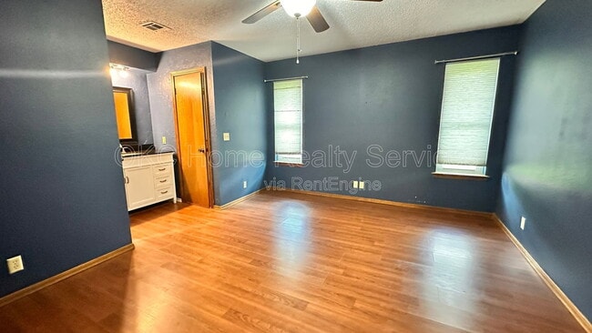 Building Photo - 1210 Glenwood Dr