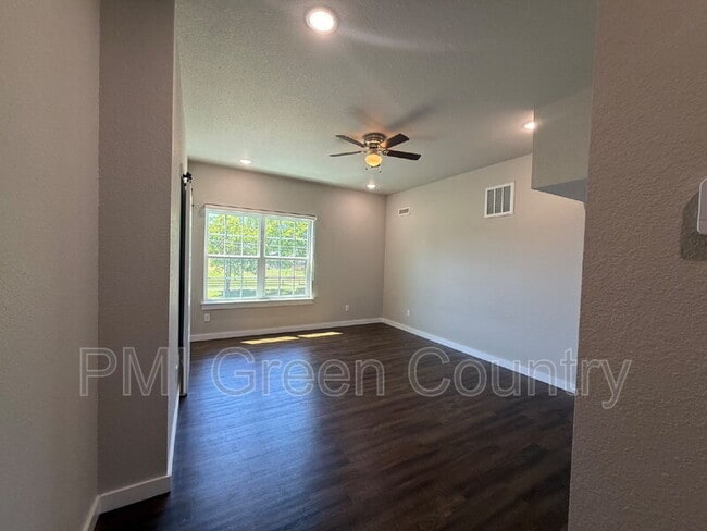 Building Photo - 13523 S Mingo Rd