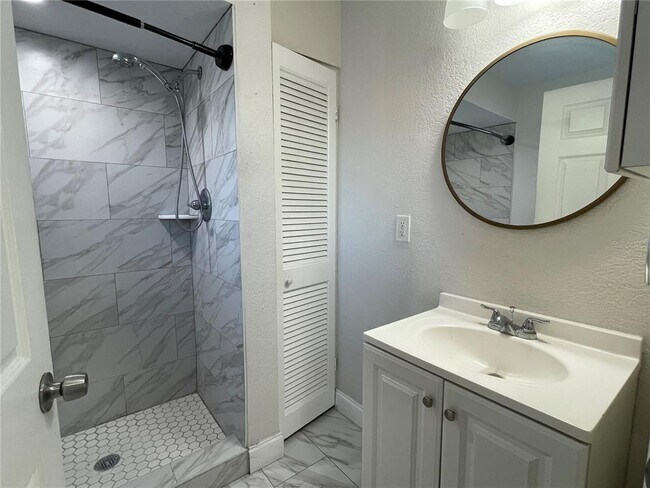 Building Photo - 1208 Carlton Ave