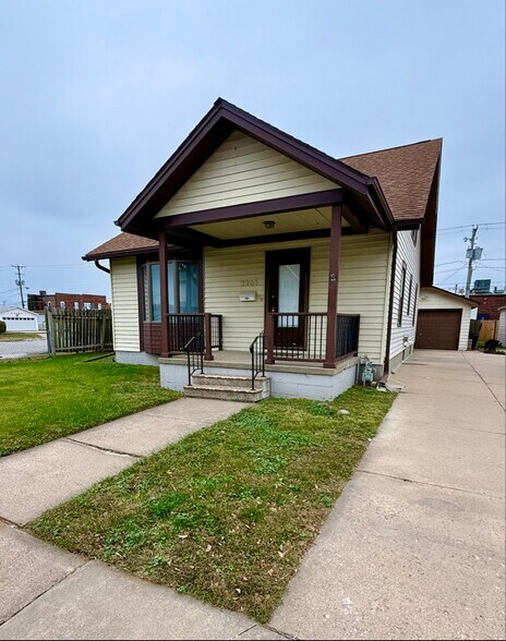 Building Photo - 3203 Ave A