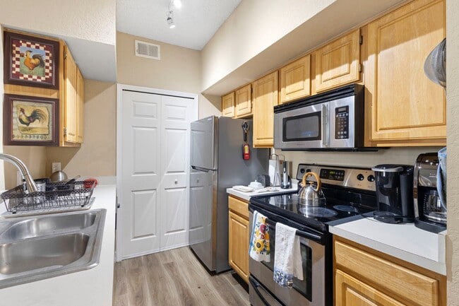 Building Photo - 13016 Plantation Park Cir