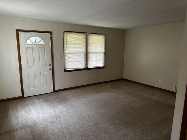 Building Photo - 9 Del Mar Cir