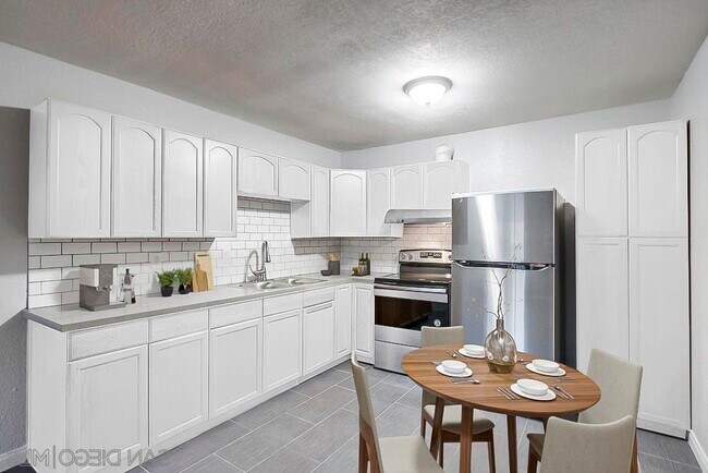 Primary Photo - 8940 Kenwood Dr
