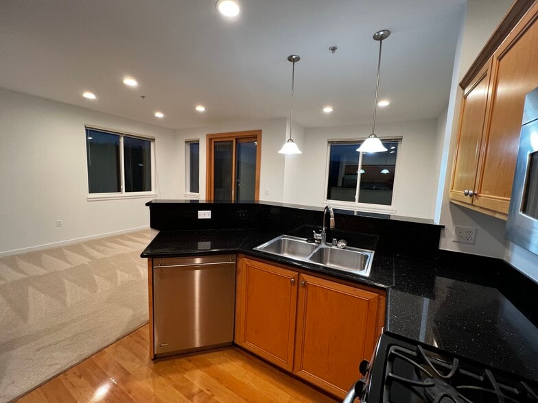 Building Photo - 21269 SE 42nd Pl