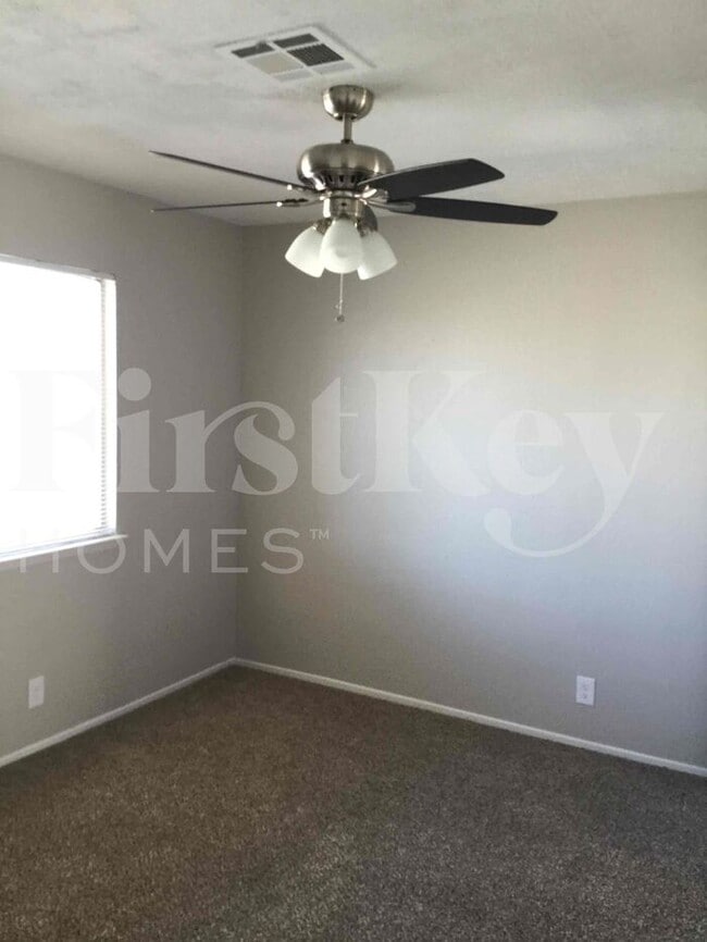 Building Photo - 2368 Valley Dr