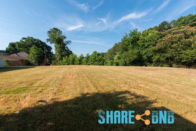 Building Photo - 48 Dartmouth Dr