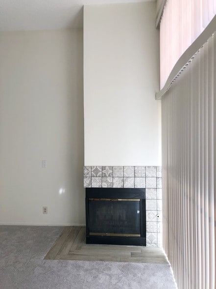 Livingroom - 7320 Balboa Blvd