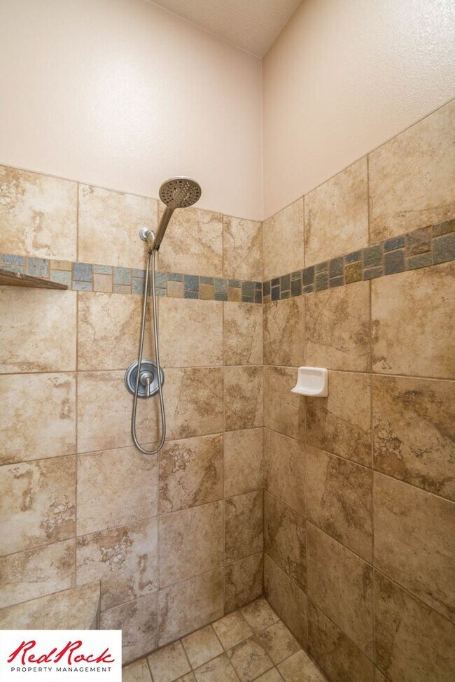 Building Photo - Minimally Furnished home in Little Valley!