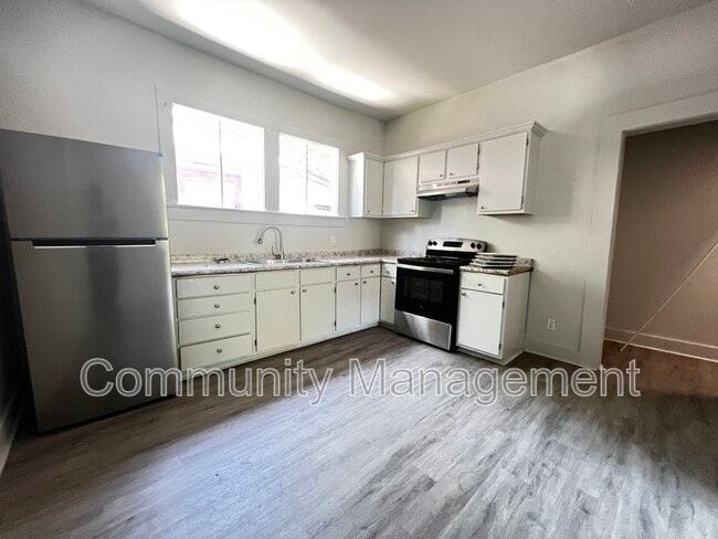 Building Photo - 627 Iberville St
