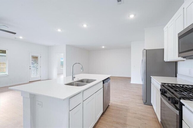 Building Photo - 1051 EMERALD St