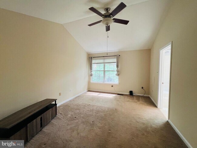 Building Photo - 6107 Asher Ct