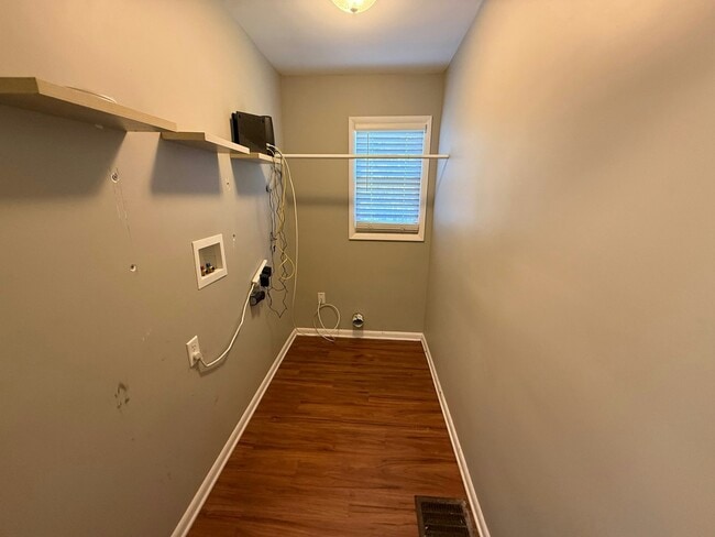 Building Photo - 1562 Reeves Rd