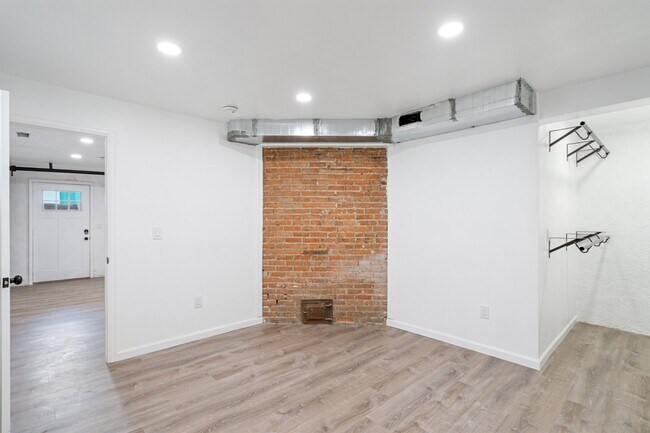 Building Photo - 1230 Glen Ave