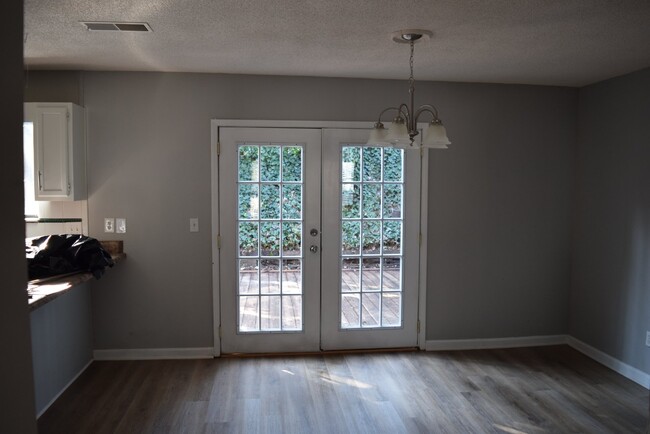 Building Photo - 272 Toweridge Dr SW