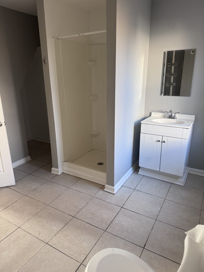 Building Photo - 1004 W Lombard St