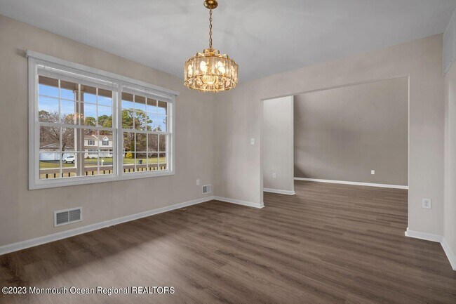 Building Photo - 9 Dolphin Ct