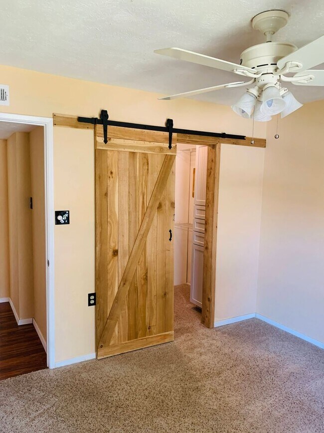 Building Photo - Move-In Ready 3-Bedroom in Sought-After Al...
