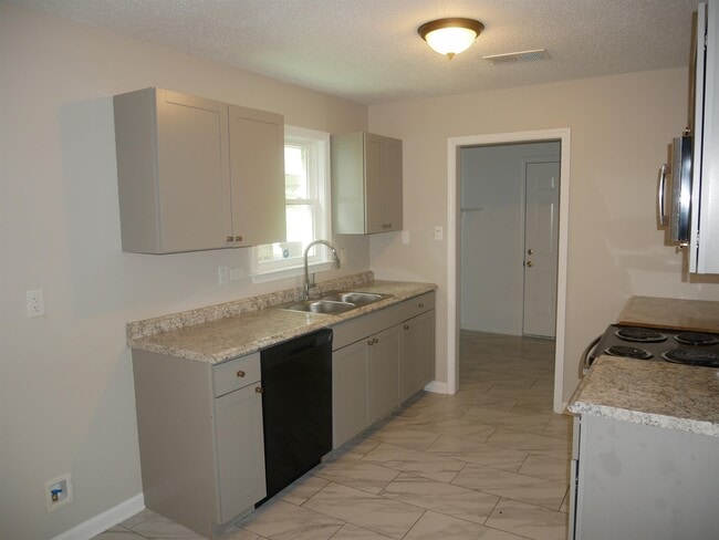 Building Photo - 4651 Addington Dr