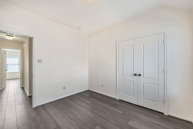 Building Photo - 204 Echo Brook Ln