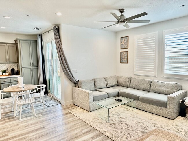 Building Photo - Gorgeous Riverstone 3/2