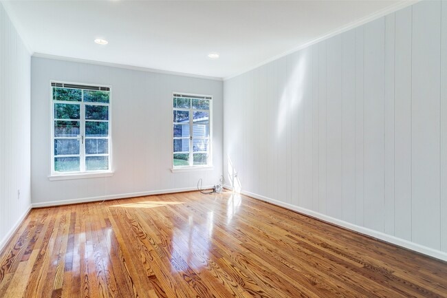Building Photo - 4515 Oakshire Dr
