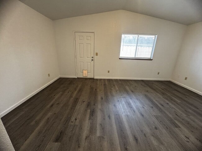 Building Photo - Charming 2 Bedroom, 1 Bath Home for Rent!